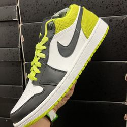 Jordan 1 LOW Black Cyber 