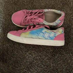 UGG WOMENS SHOES - Size 6