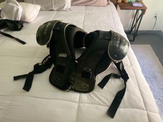 Shoulder pads adult large