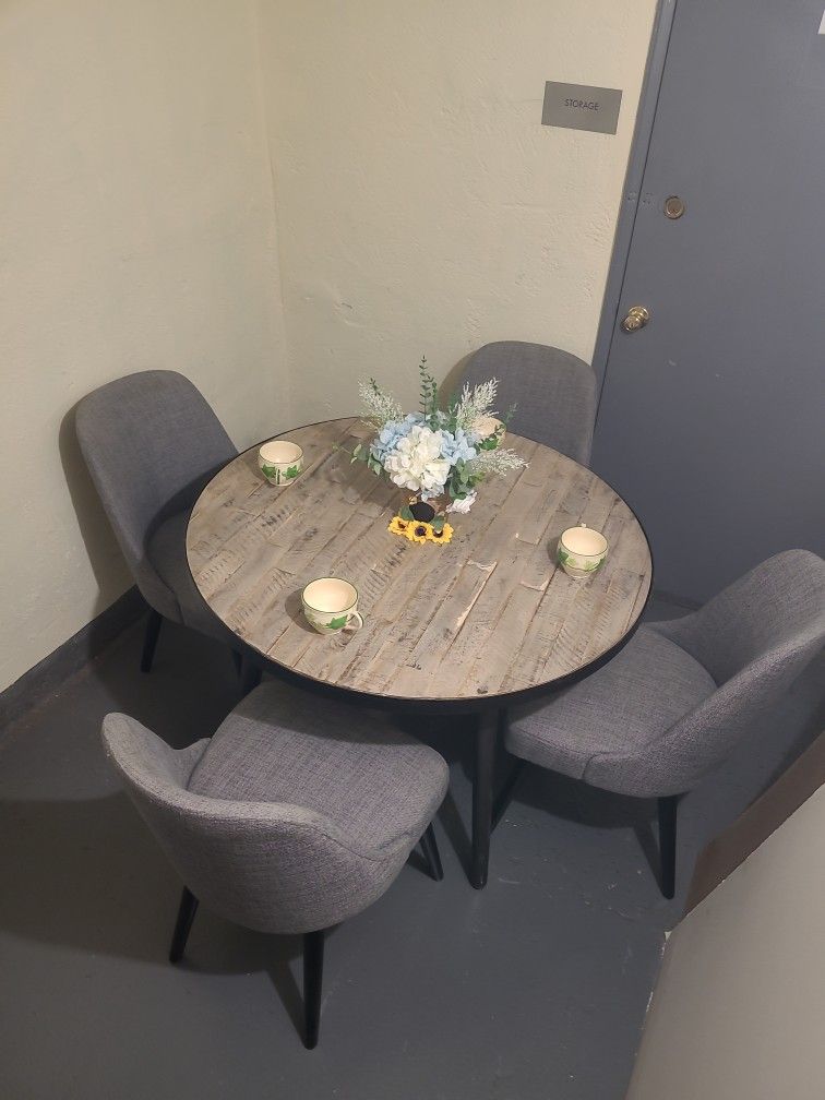Dining Table with 4 chairs
