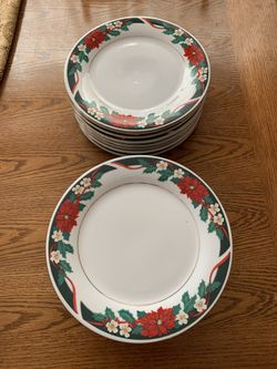 Tienshan Deck the Halls dinner Plates