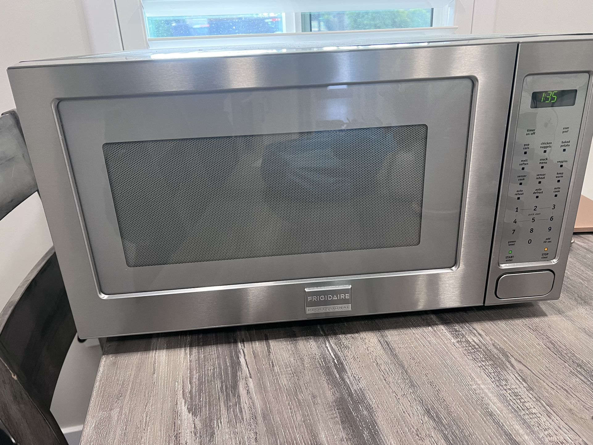 Fridgidgaire  Built In Microwave 