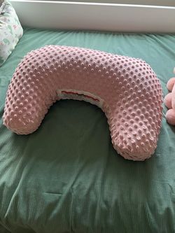 Baby feeding pillows