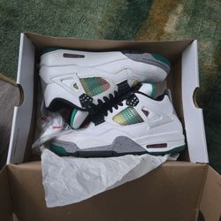 Was AIR JORDAN 4 RETRO