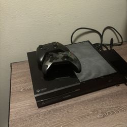 Xbox 1 With 2 Controllers 