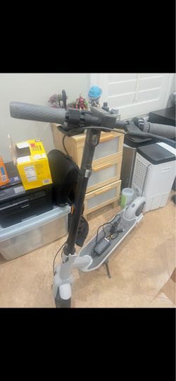 Segway Ninebot MAX G30LP Electric Scooter – Excellent Condition