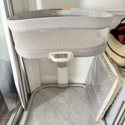 Graco DreamMore Bedside Bassinet 