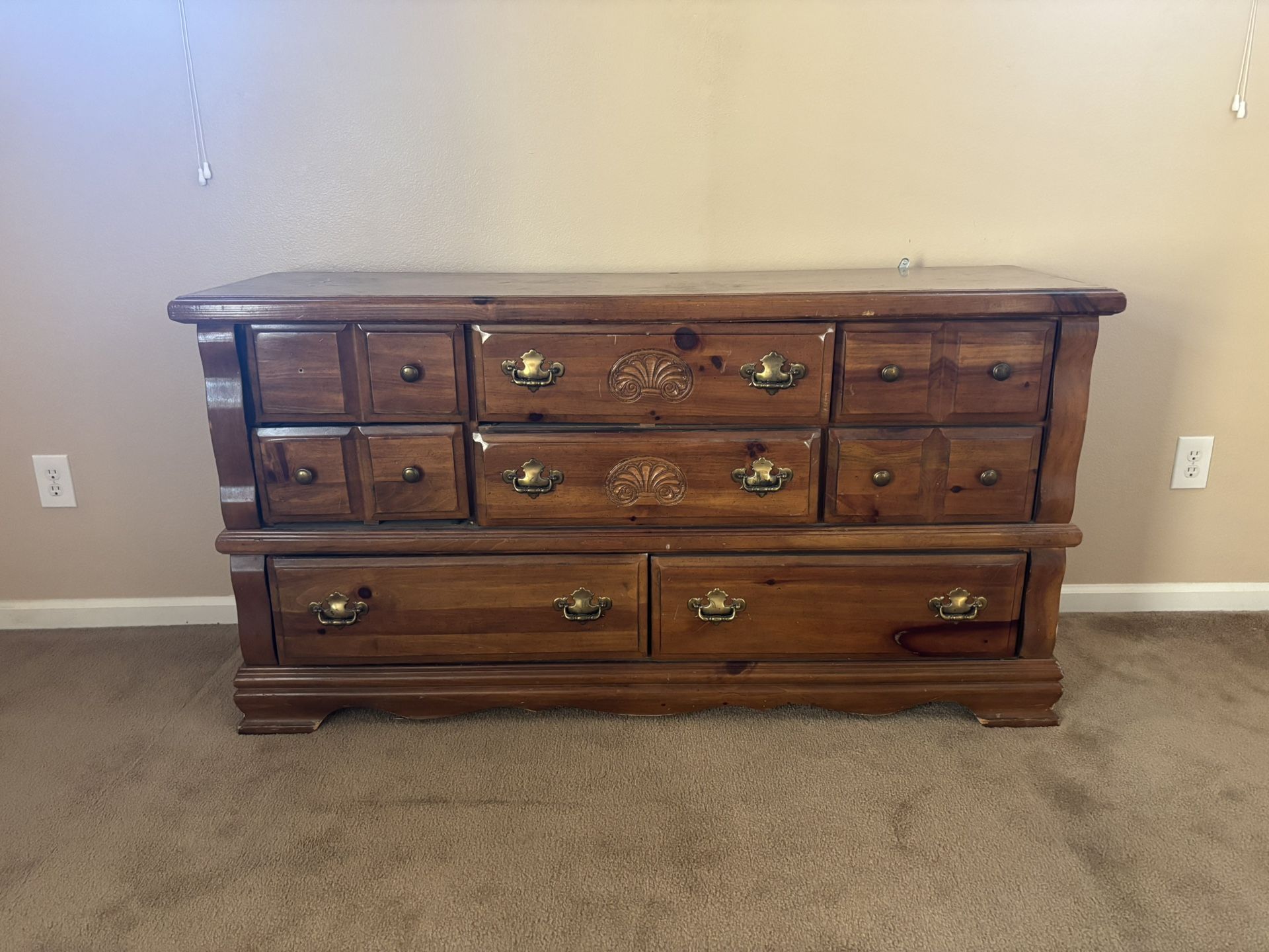 Freeeeee Dresser