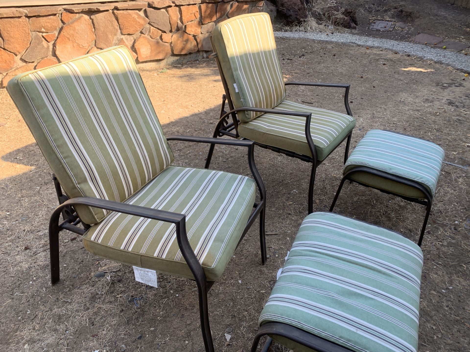 Outdoor lounge chair set of 4 with foot rest