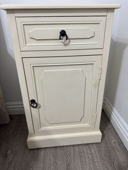 2 Nightstands