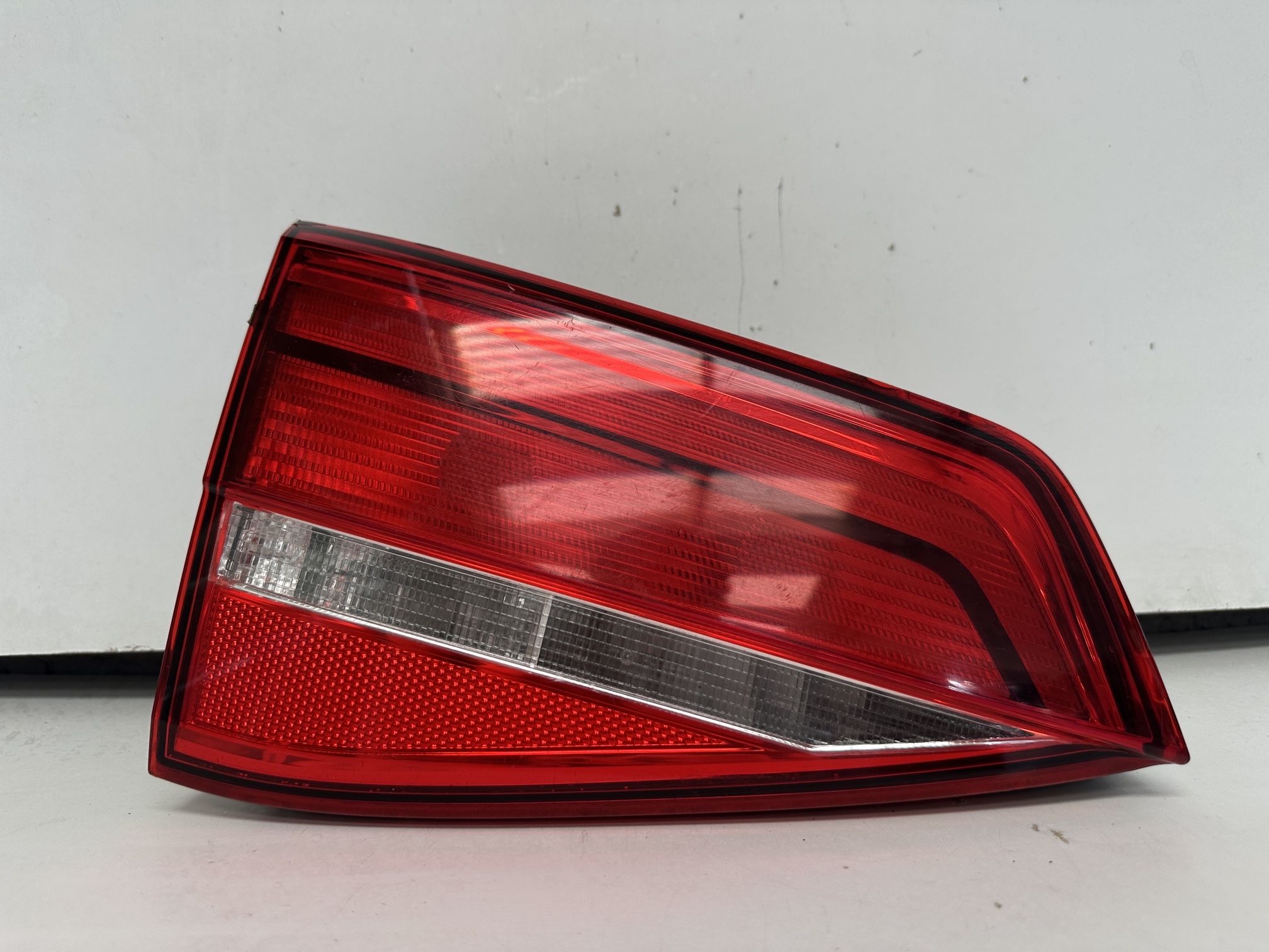 2015 2016 2017 2018 VOLKSWAGEN JETTA REAR LEFT DRIVER SIDE TAIL LIGHT OEM