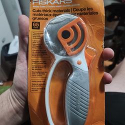 ✂️ Fiskars 65mm Rotary Cutter – Brand New – $18 Each
Condition: **Brand New, Opened for Photos Only**
🔄 3 Available – Bundle & Save!