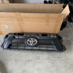 2012-2015 Toyota Tacoma Grill Insert