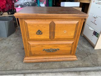 Night stand $15 pick up only bonanza and lamb
