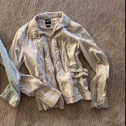 Womens / Teens Fall Jacket Size Small 20$