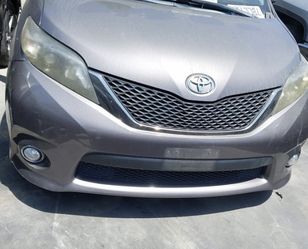 TOYOTA SIENNA SE 2013 PARTS OUT