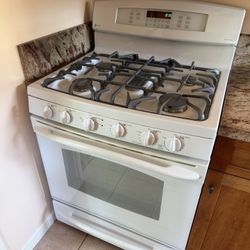 GE profile  Convection Stove Like New!!!!
