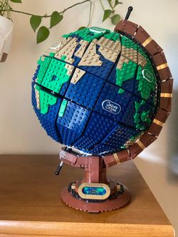 LEGO  The Globe
