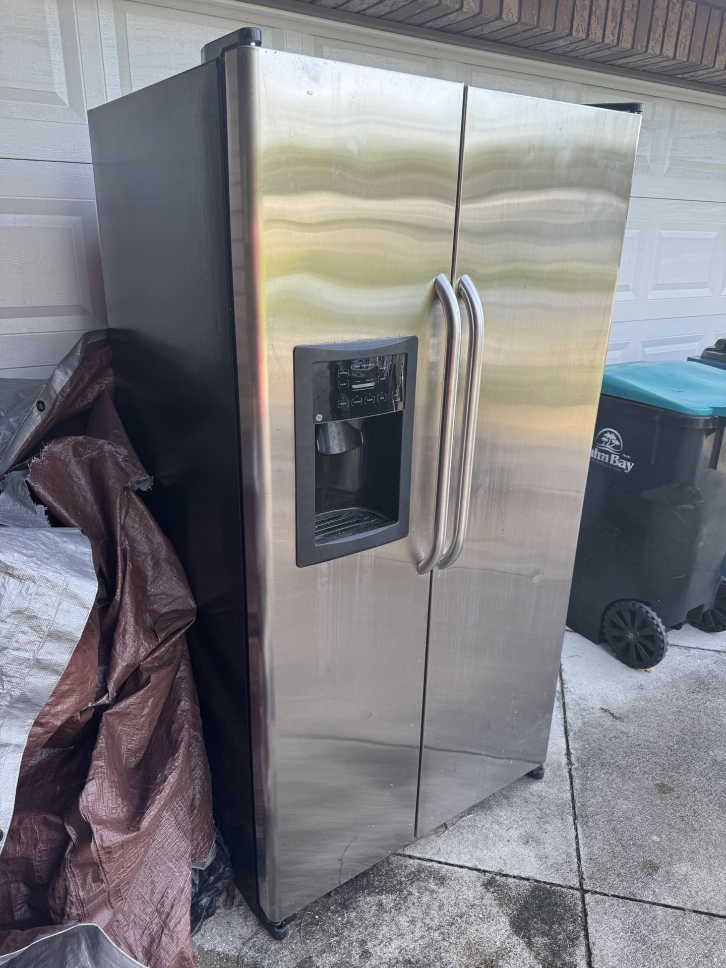 GE Fridge. Works Perfect!