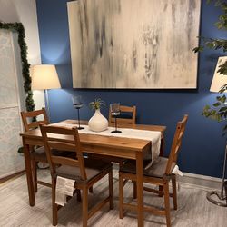 Nice small Dining Set Good Condition! Table With 4 Chairs And Cushions. I Can Deliver.