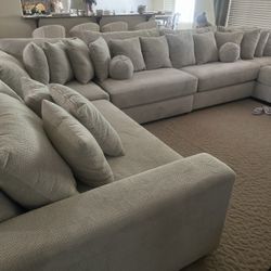 Extra Large 7 Piece Sectional Crème Color Couch 
