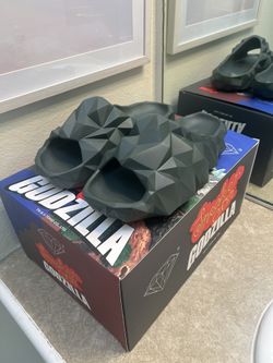 SneakerCon Godzilla Diamond Slides Size 10