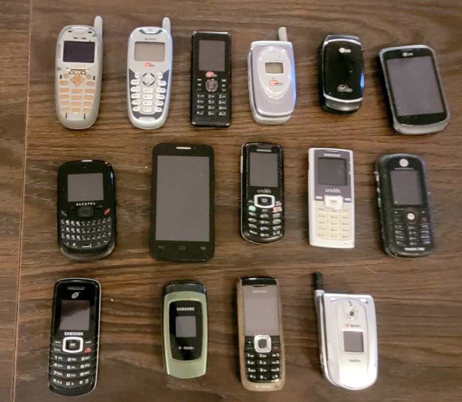 LOT OF 16 RARE CELL PHONES📲