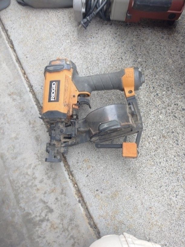 Roofing Nailer