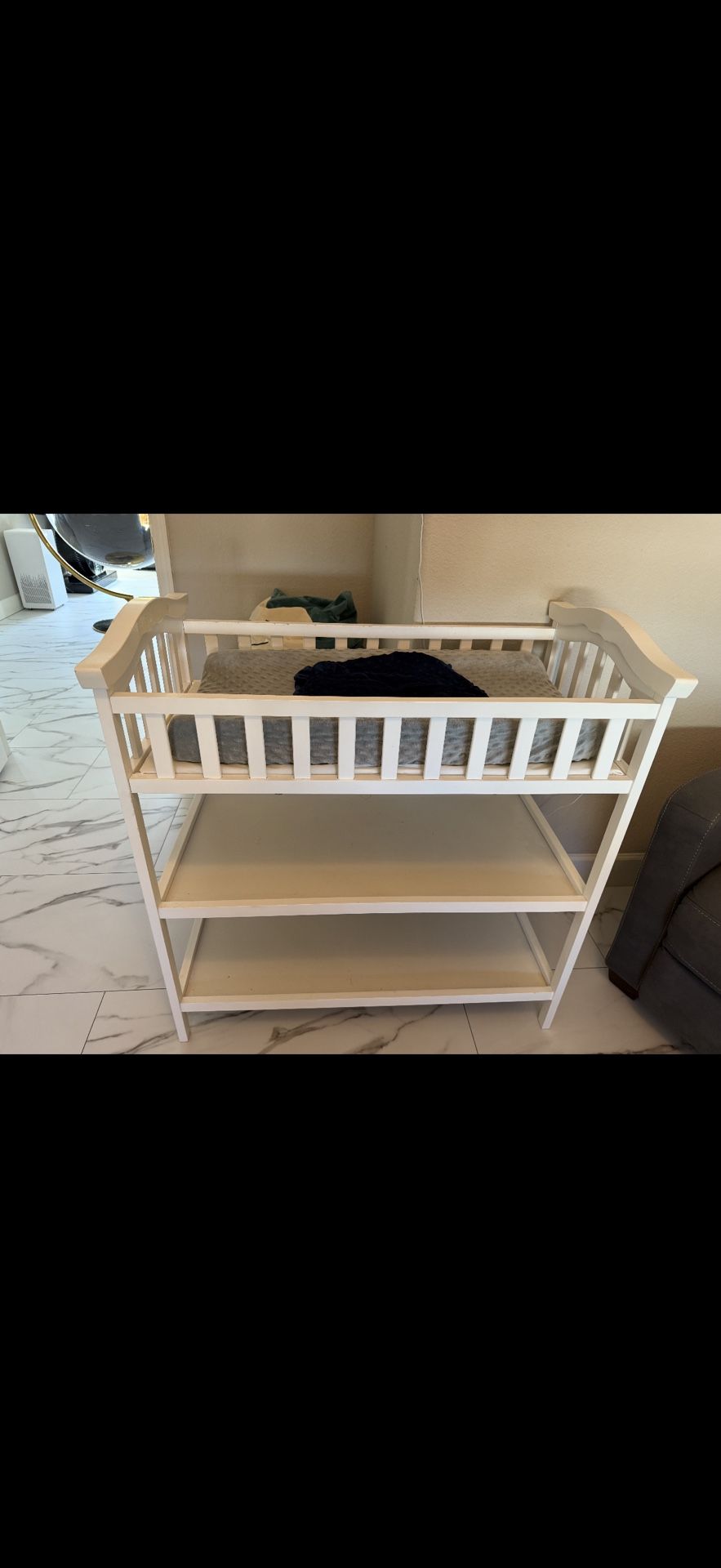 Kid Changing Table With Mattress & 2 Cover Sheets