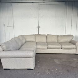 Sectional Couch 🚚 Delivery Available 