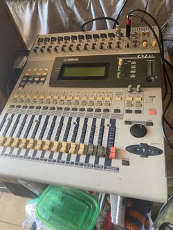 Yamaha 01V Digital Mixing Console
