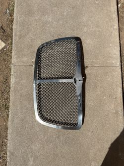 Chrysler 2006 Grill