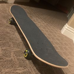 Creature skateboard (green&yellow).