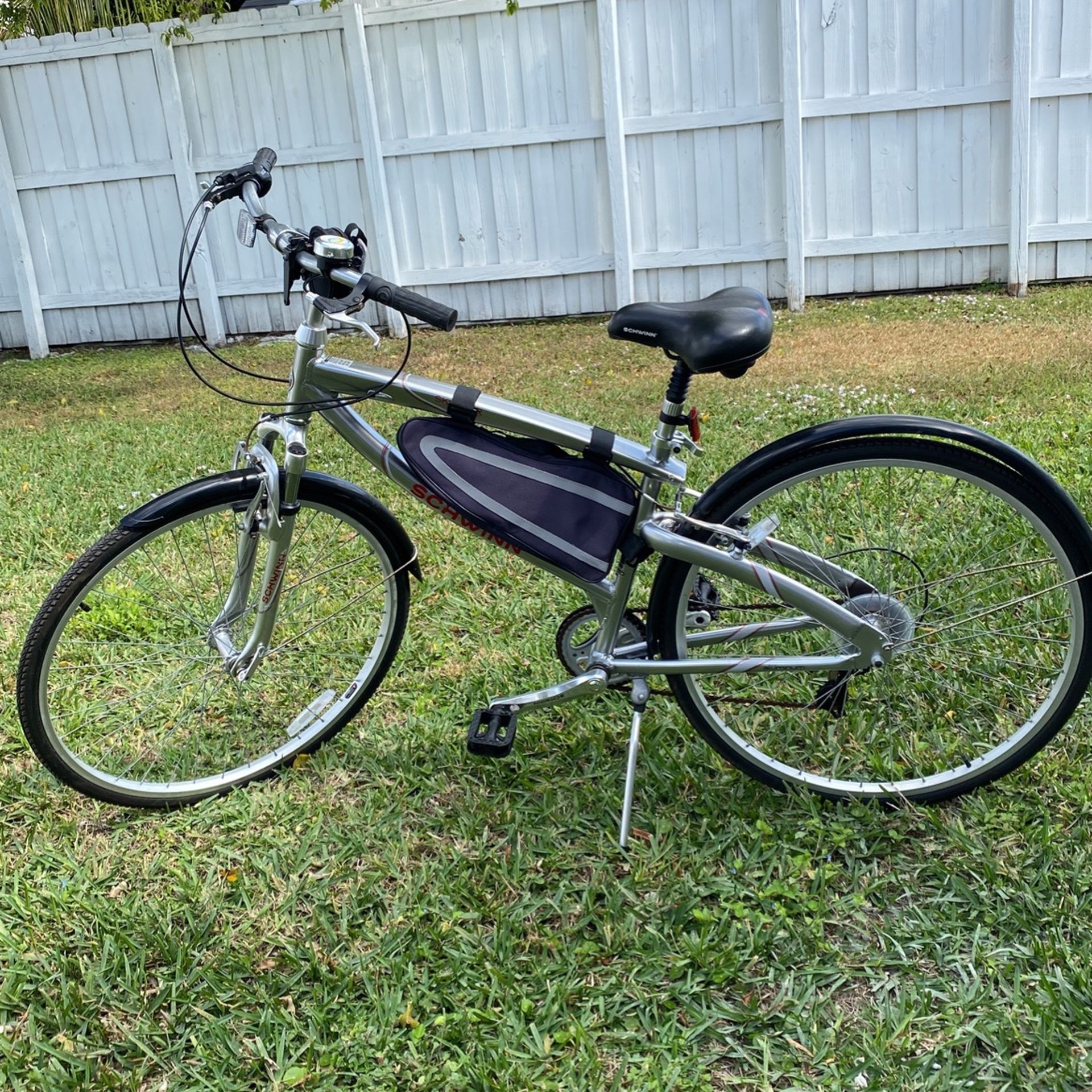 Schwinn Bike 🚴 Almost New Size 28