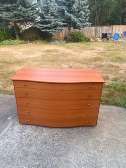 Mid-Century Wood 4-Drawer Dresser