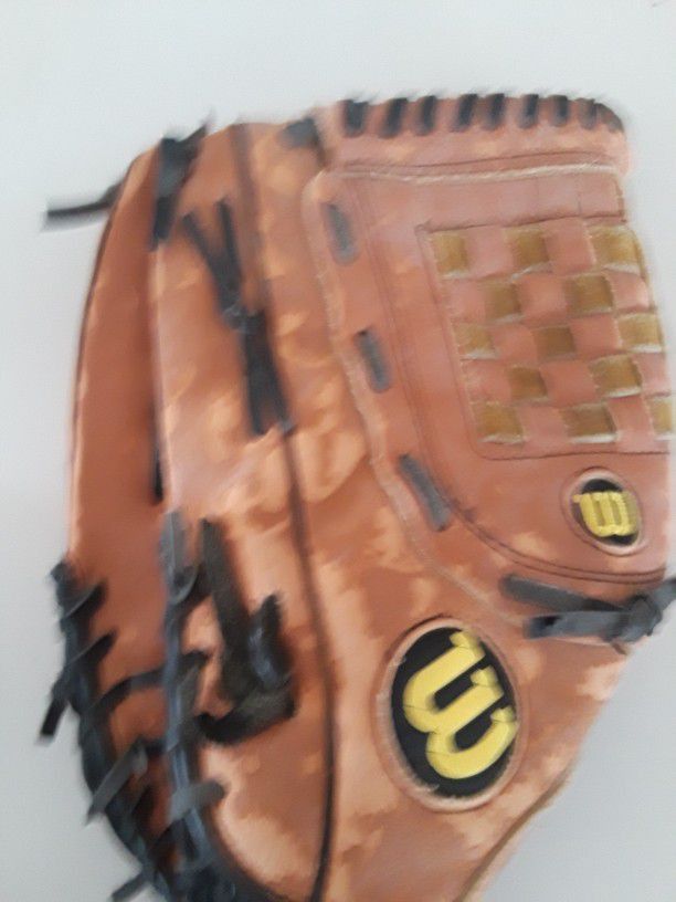 Preowned Wilson Baseball Glove A2107 AS14 Advisory Staff LHT 12.5 