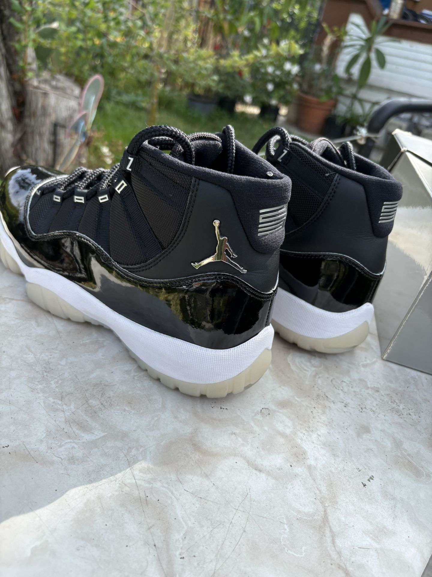 Jordan 11 Black /Size 8.5