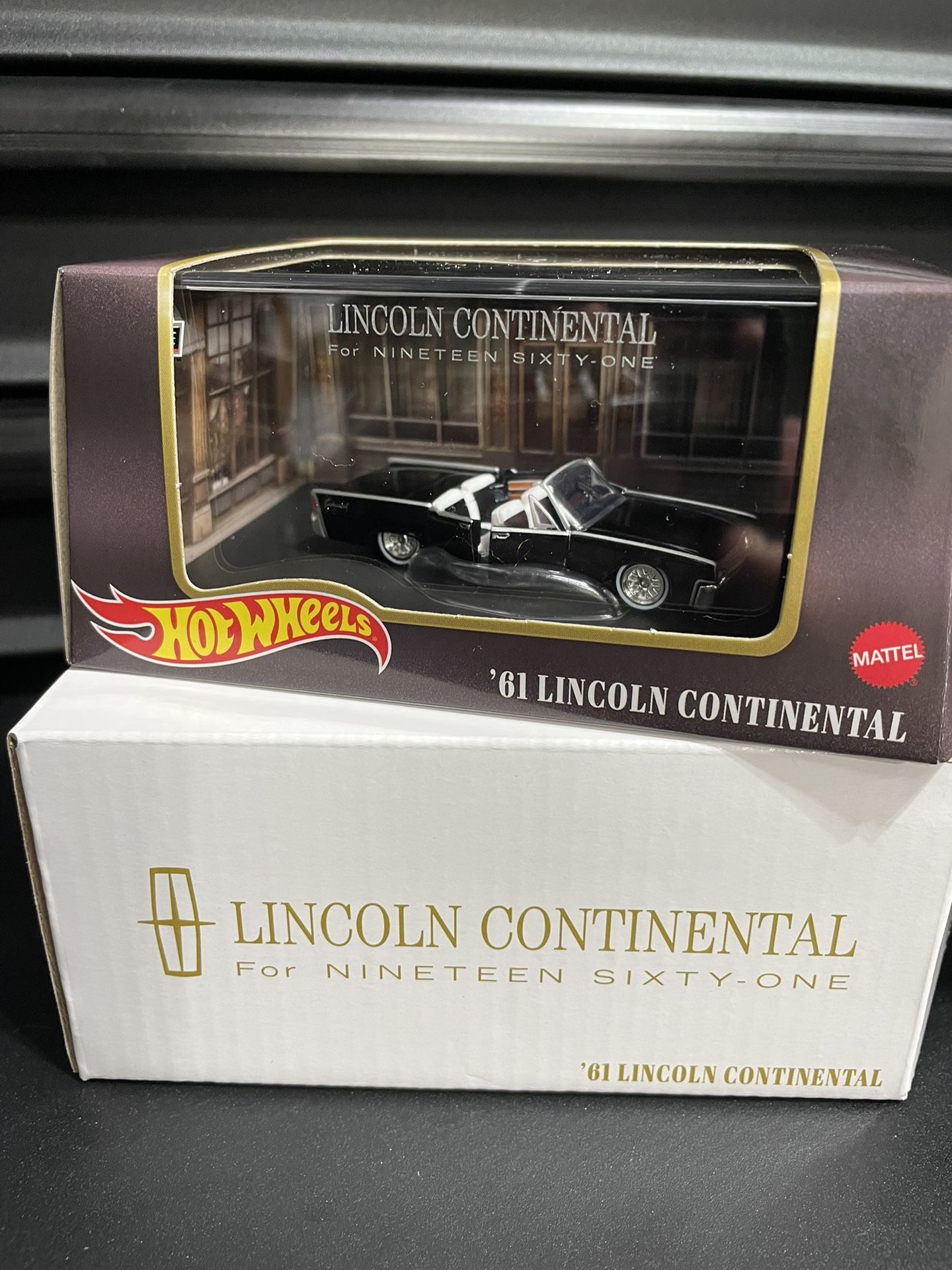 Hot Wheels RLC ‘61 Lincoln Continental Suicide Doors Convertible Red Line Club