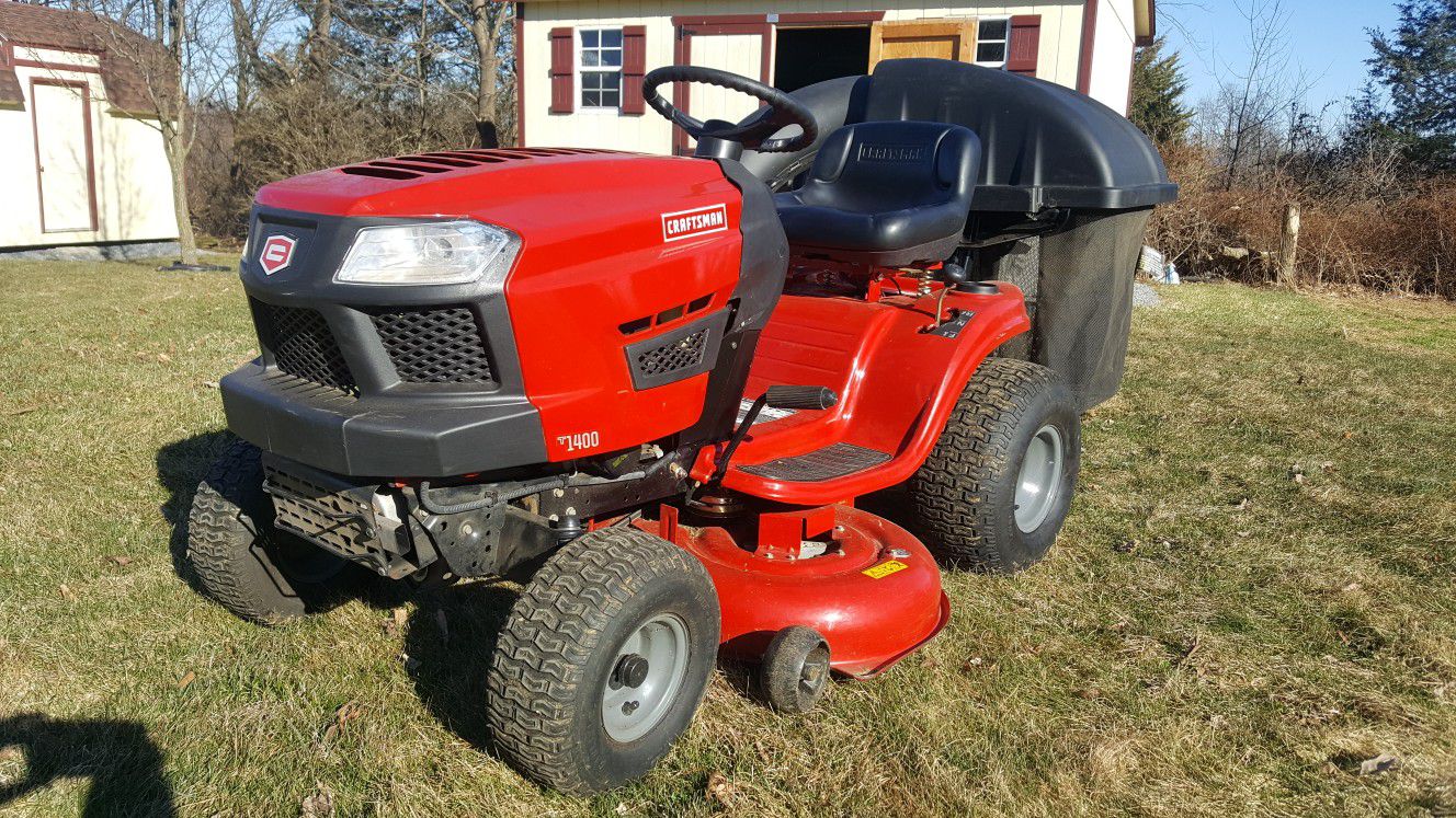 Craftsman T1400 riding lawnmower with bagger