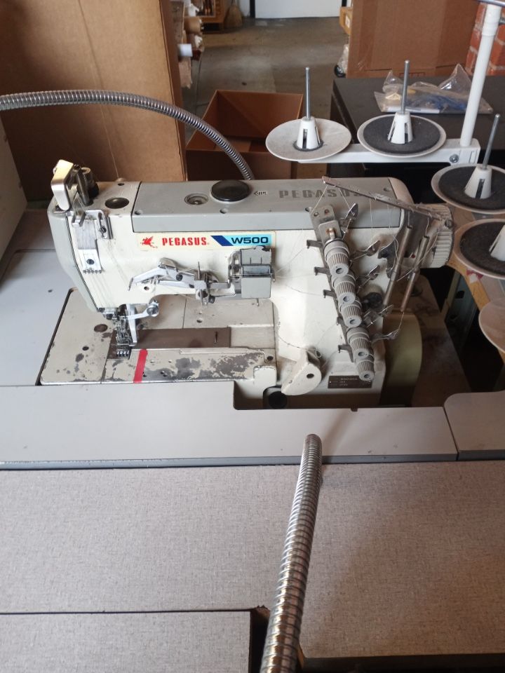 Pegasus W500 Industrial Overlock Serger – Heavy Duty