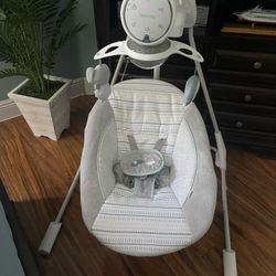 Baby Swing In Like New Condition 