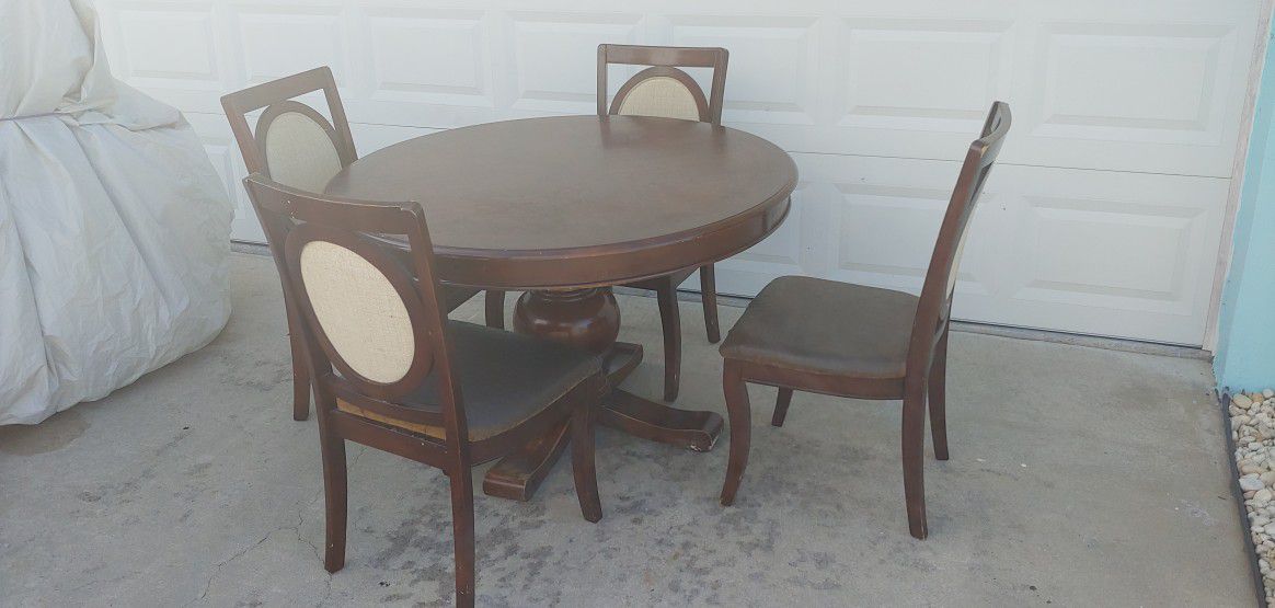 Round Wood Kitchen or Dining Table and 4 chairs Fair Condition