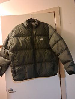 Men's nike puffy coat size XXL brand new olive green