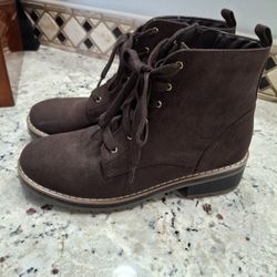 Nuevas Size 7.5 