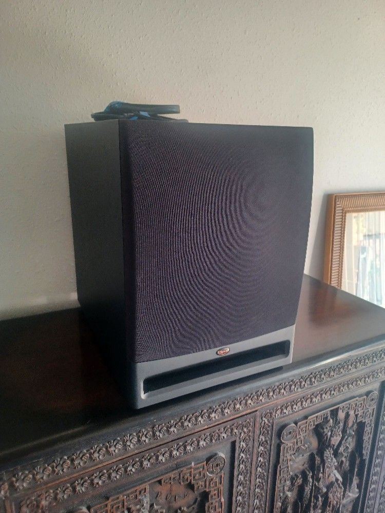 KLIPSCH ( EXLNT CONDITION) SUB- WOOFER  -- SELDOM USED  - MOVING " REDUCED PRICE FOR QUICK SALE  !!!