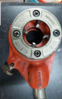 Ridgid pipe threader with handle