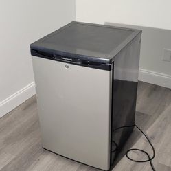 Mini-fridge Excellent Condition!