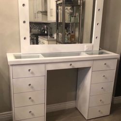 Makeup Vanity Set Up 