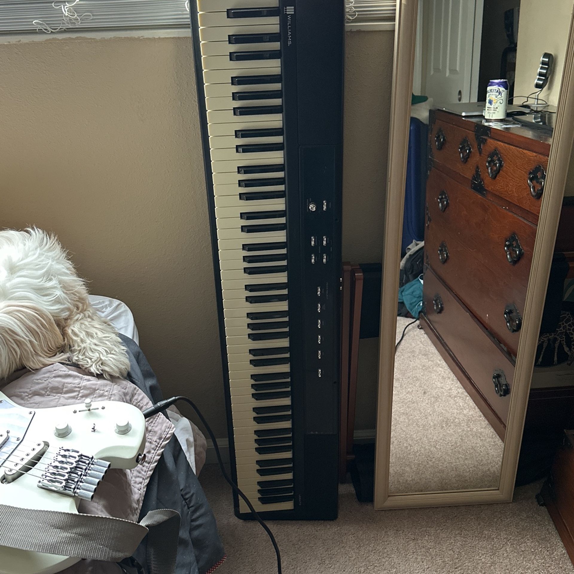 Barely Used Williams Full Sized Keyboard