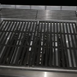 In Great Condition Weber BBQ Grill 3 Burners Black And Silver Spirit